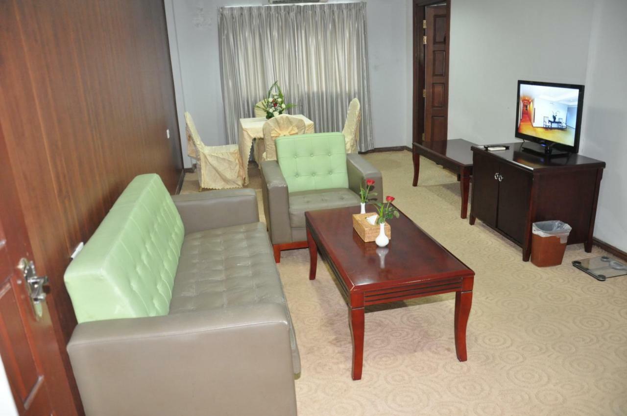 Green Leaf Hotel Yangon Exterior foto