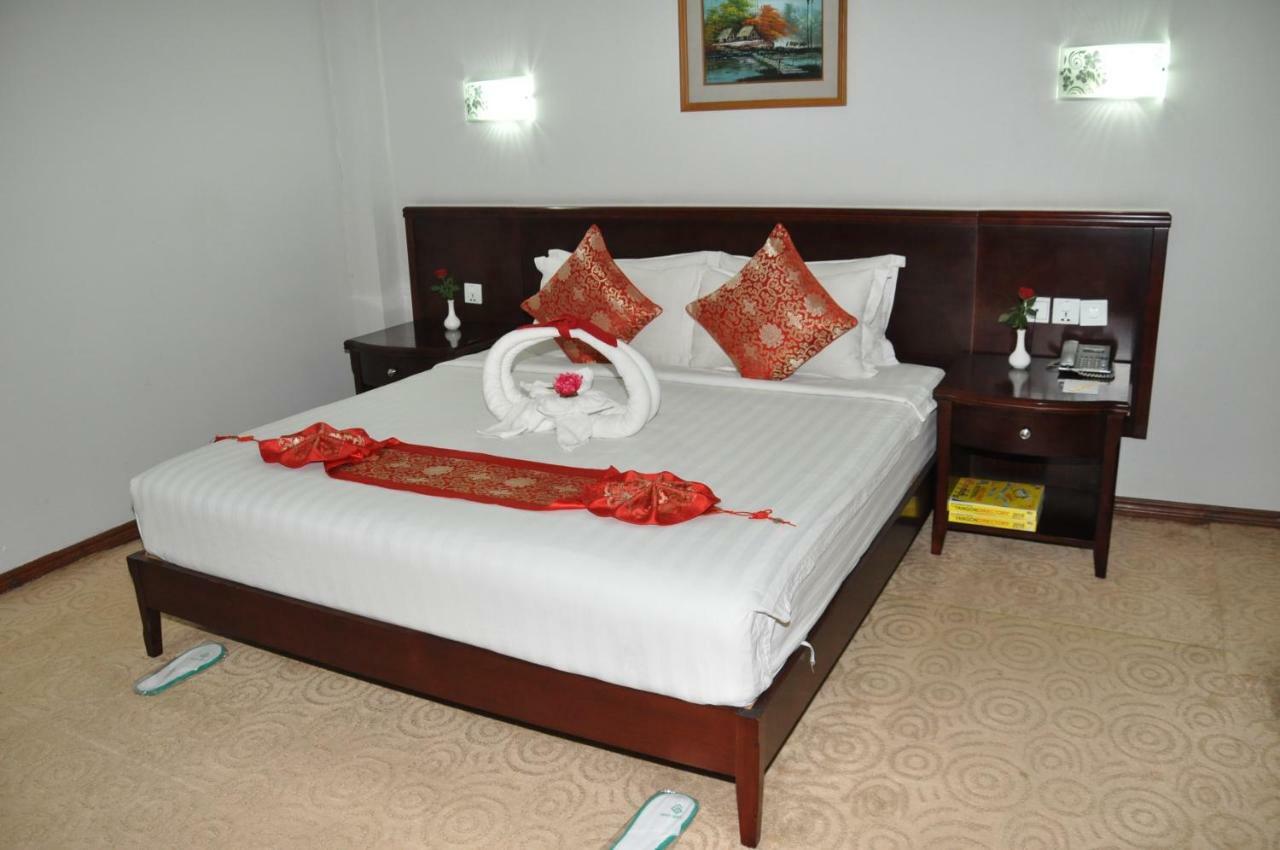Green Leaf Hotel Yangon Exterior foto